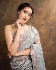 Gorgeous Pragya Jaiswal in a Silver Saree for Telangana Gaddar Film Awards 2025 Photos 01