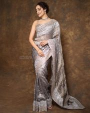 Gorgeous Pragya Jaiswal in a Silver Saree for Telangana Gaddar Film Awards 2025 Photos 03