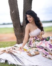 Gorgeous Rashi Singh in a White Bustier with a Flowy Floral Skirt Photos 01 Gorgeous Rashi Singh in a White Bustier with a Flowy Floral Skirt Photos 01