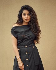 Graceful Anupama Parameswaran in a Black One Shoulder Top with a Safari Skirt Pictures 04