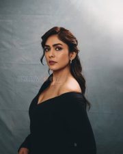 Hai Jawani Toh Ishq Hona Hai Actress Mrunal Thakur in a Black Off Shoulder Gown Photos 01