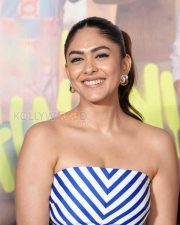 Hai Jawani Toh Ishq Hona Hai Actress Mrunal Thakur in a Blue White Striped Strapless Dress Photos 01