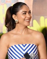 Hai Jawani Toh Ishq Hona Hai Actress Mrunal Thakur in a Blue White Striped Strapless Dress Photos 02