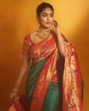 Hai Jawani Toh Ishq Hona Hai Actress Mrunal Thakur in a Traditional Maharashtrian Paithani Silk Saree with a Short Sleeved Red Blouse Pictures 03