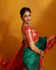 Hai Jawani Toh Ishq Hona Hai Actress Mrunal Thakur in a Traditional Maharashtrian Paithani Silk Saree with a Short Sleeved Red Blouse Pictures 04