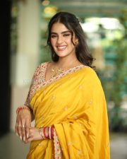 Heroine Kavya Thapar at Viswam Movie Interview Photos 80