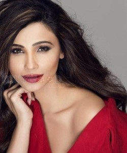Hot Actress Daisy Shah Photoshoot Pictures
