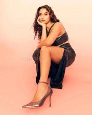 Hot Saiee Manjrekar in a Black Glittery Co Ord with a Strapless Bralette Crop Top Photos 04 Hot Saiee Manjrekar in a Black Glittery Co Ord with a Strapless Bralette Crop Top Photos 04
