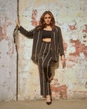 Huma Qureshi in a Black Dress Photoshoot Pictures 02 Huma Qureshi in a Black Dress Photoshoot Pictures 02