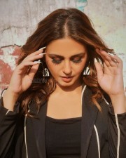 Huma Qureshi in a Black Dress Photoshoot Pictures 03