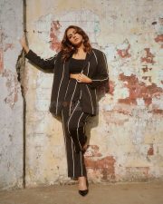 Huma Qureshi in a Black Dress Photoshoot Pictures 08 Huma Qureshi in a Black Dress Photoshoot Pictures 08