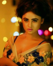Iruvar Oppandham Heroine Sony Charista Photos