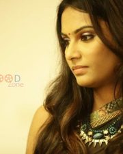 Kallappadam Heroine Lakshmi Priyaa Chandramouli Stills