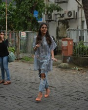 Kritika Kamra Spotted At Santacruz Photos