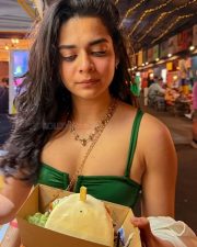 Little Things Actress Mithila Palkar Australia Vacation Photos 01