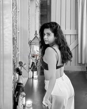 Little Things Actress Mithila Palkar Australia Vacation Photos 03