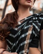 Lovable Kashmira Pardeshi Picture 01