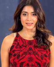 Luminous Shriya Saran Cleavage in a Red organza saree with gold botanical embroidery and V neck long sleeve blouse Photos 01 Luminous Shriya Saran Cleavage in a Red organza saree with gold botanical embroidery and V neck long sleeve blouse Photos 01