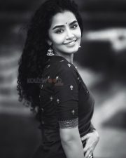 Mareechika Actress Anupama Parameswaran in a Green Saree with a Royal Blue Blouse Pictures 02