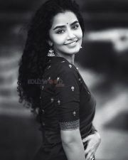 Mareechika Actress Anupama Parameswaran in a Green Saree with a Royal Blue Blouse Pictures 02