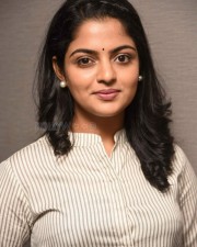 Meda Meeda Abbayi Movie Heroine Nikhila Vimal Photos