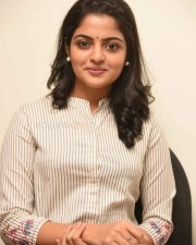 Meda Meeda Abbayi Movie Heroine Nikhila Vimal Photos