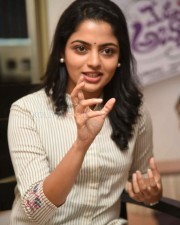 Meda Meeda Abbayi Movie Heroine Nikhila Vimal Photos