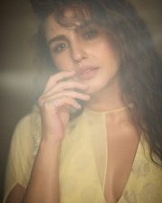 Mesmerising Huma Qureshi Bold and Cute Pictures 01