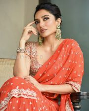 Mesmerizing Actress Sobhita Dhulipala in a Coral Orange Embroidered Chiffon Saree with Polki Jewelry Photos 01 Mesmerizing Actress Sobhita Dhulipala in a Coral Orange Embroidered Chiffon Saree with Polki Jewelry Photos 01