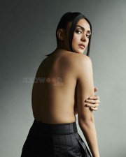 Mrunal Thakur Topless Picture 01 Mrunal Thakur Topless Picture 01