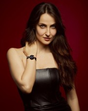Naane Varuvein Actress Elli Avrram Sexy Photoshoot Pictures 02 Naane Varuvein Actress Elli Avrram Sexy Photoshoot Pictures 02