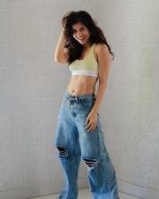 Ninaivo Oru Paravai Actress Sanjana Sarathy in a Calvin Klein Lightly Padded Non Woven Bra with a Pair of Light Blue Denim Jeans Photos 07 Ninaivo Oru Paravai Actress Sanjana Sarathy in a Calvin Klein Lightly Padded Non Woven Bra with a Pair of Light Blue Denim Jeans Photos 07