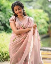 Paradha Actress Anupama Parameswaran in a Light Brown Floral Handwoven Cotton and Silk Sari with Organza Border Photos 03 Paradha Actress Anupama Parameswaran in a Light Brown Floral Handwoven Cotton and Silk Sari with Organza Border Photos 03