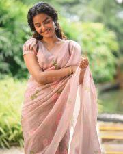Paradha Actress Anupama Parameswaran in a Light Brown Floral Handwoven Cotton and Silk Sari with Organza Border Photos 03 Paradha Actress Anupama Parameswaran in a Light Brown Floral Handwoven Cotton and Silk Sari with Organza Border Photos 03