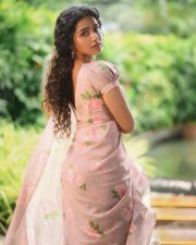 Paradha Actress Anupama Parameswaran in a Light Brown Floral Handwoven Cotton and Silk Sari with Organza Border Photos 04 Paradha Actress Anupama Parameswaran in a Light Brown Floral Handwoven Cotton and Silk Sari with Organza Border Photos 04