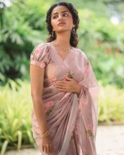 Paradha Actress Anupama Parameswaran in a Light Brown Floral Handwoven Cotton and Silk Sari with Organza Border Photos 05 Paradha Actress Anupama Parameswaran in a Light Brown Floral Handwoven Cotton and Silk Sari with Organza Border Photos 05
