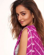 Petite Cute Shanvi Srivastava Saree Pictures 04