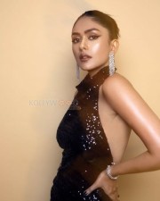 Pippa Heroine Mrunal Thakur Sexy Photoshoot Stills 04 Pippa Heroine Mrunal Thakur Sexy Photoshoot Stills 04
