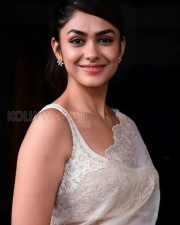 Pooja Meri Jaan Actress Mrunal Thakur Photos 02 Pooja Meri Jaan Actress Mrunal Thakur Photos 02
