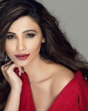 Race Actress Daisy Shah Photos