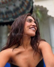 Sexy Bhumi Pednekar in a Black Strapless Bikini Photos 02