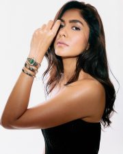 Sexy Mrunal Thakur in a Black Strapless Corset Top with a Matching Black Skirt Pictures 04