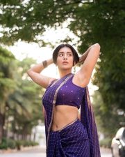 Sexy Rashi Singh Navel in a Blue Saree with Sleeveless Blouse Pictures 04
