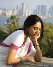 Sexy Sobhita Dhulipala in White Summer Saree Photos 04