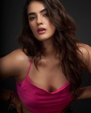 Sexy Stunner Kavya Thapar Photoshoot Stills 01