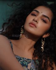 Sexy Stylish Anupama Parameswaran in a Floral Corset Top and Black Pants Photos 03