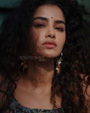 Sexy Stylish Anupama Parameswaran in a Floral Corset Top and Black Pants Photos 09
