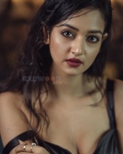 Shanvi Srivastava Sexy Seductive Cleavage Photo 01