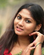 Shruthi Reddy New Photoshoot Pictures