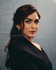 Striking Actress Mrunal Thakur in a Black Off Shoulder Gown Photos 01 Striking Actress Mrunal Thakur in a Black Off Shoulder Gown Photos 01